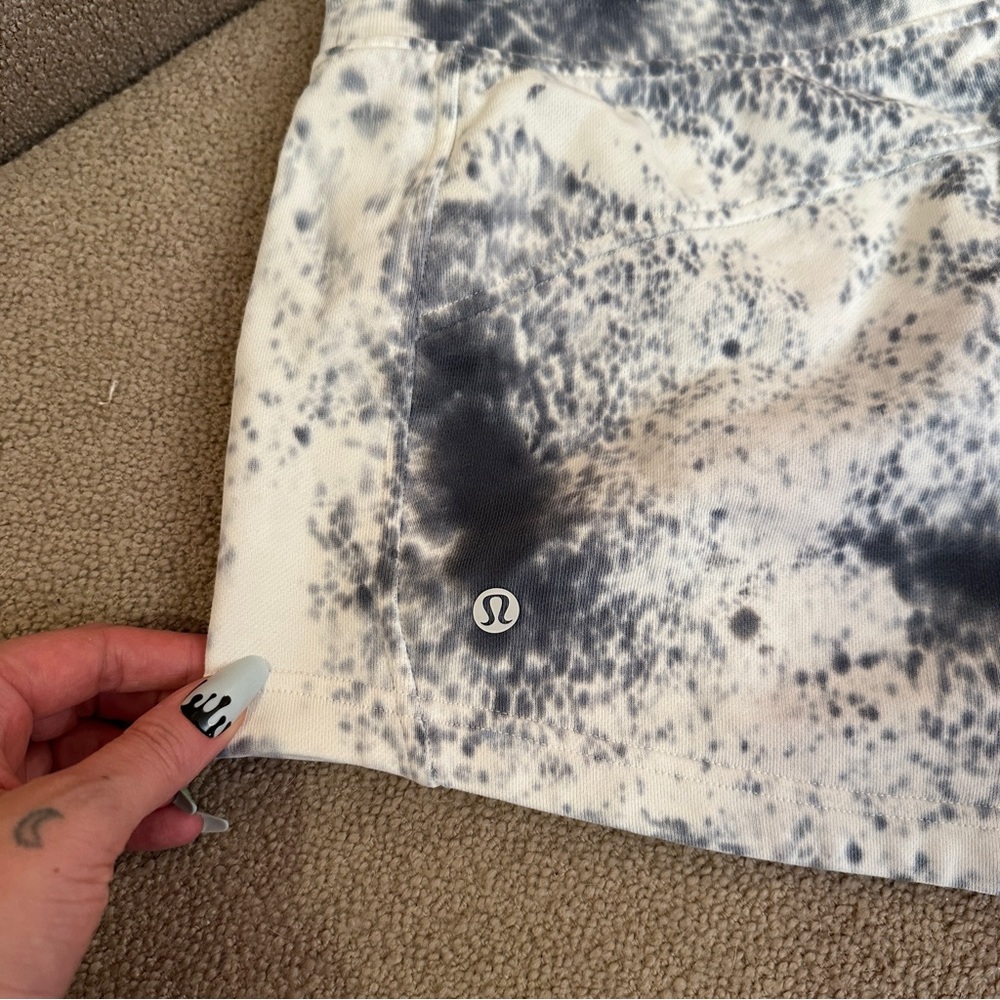 lululemon Inner Glow 3” shorts - Picture 4 of 6